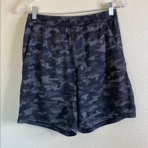 Lululemon pace breaker shorts camo gray EUC medium